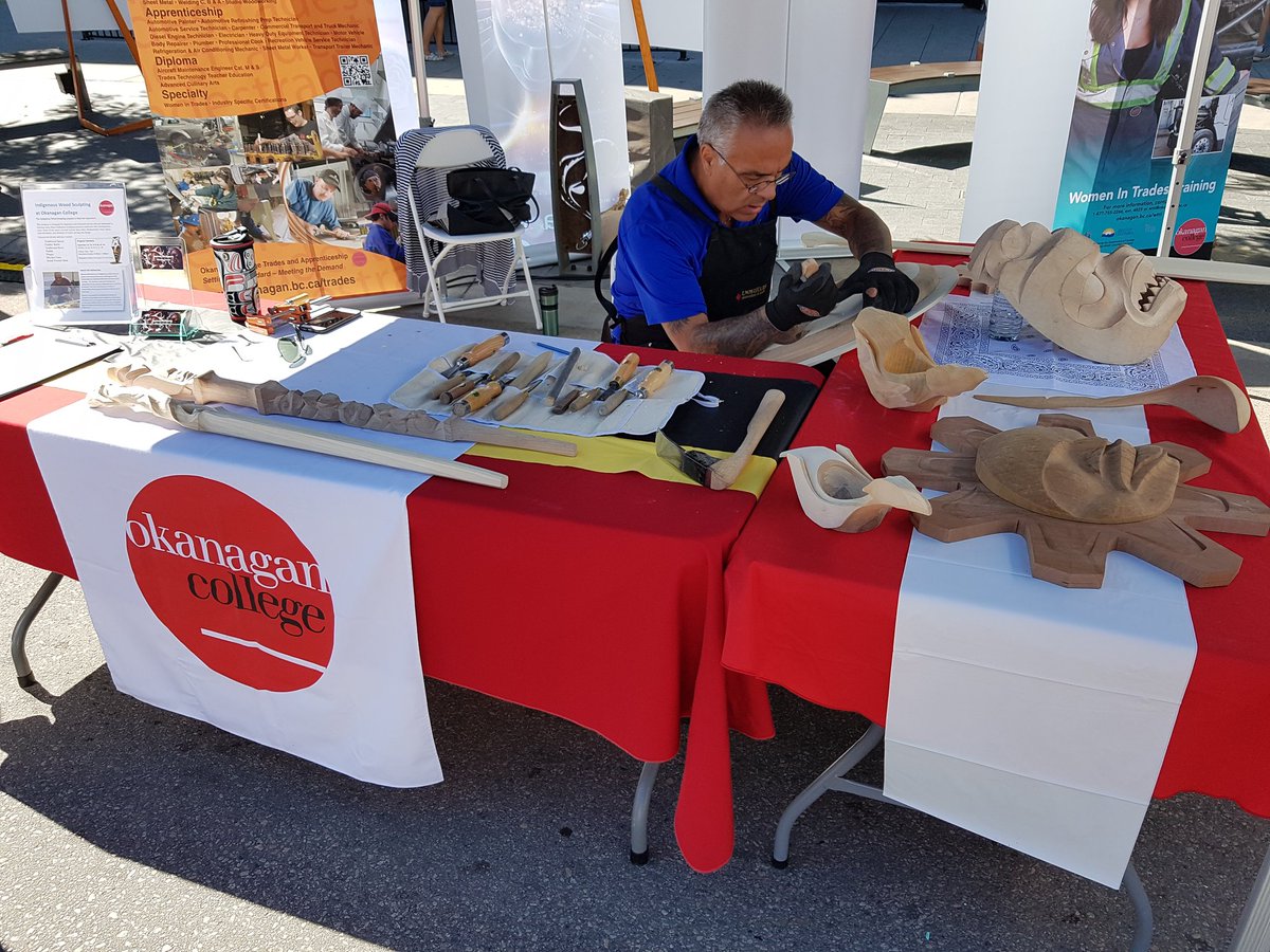 tradesOC's tweet photo. #Wood sculpting demonstration today by local artist Darren McKenzie at #DKBlockParty
Visit us to learn about his classes that start this Fall at @OkanaganCollege! @okanagan.bc.ca/csreg
#DowntownBlockParty https://t.co/2j1yxYV44g