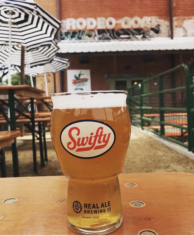 Saturday #SwiftyAPA Vibes from our friends <a href="/RodeoGoatHTX/">Rodeo Goat Icehouse</a> 

#beerporn #burgertime #HTX #craftbeer