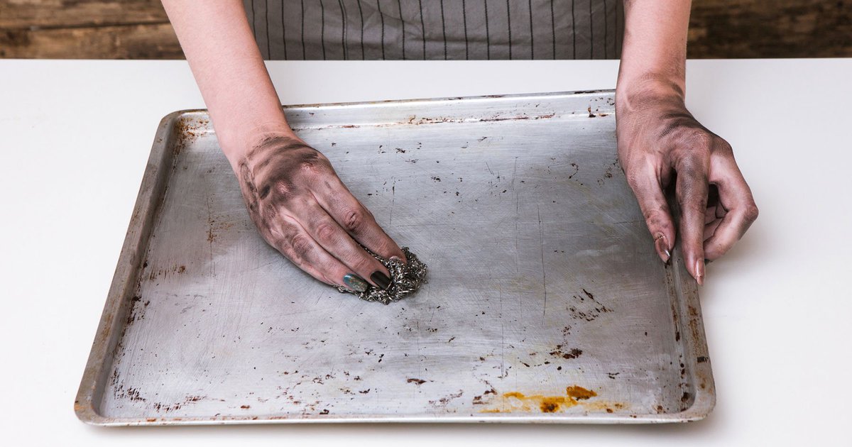 Casual dining’s other problem: Bad employee hygiene ow.ly/nuMw30kYGd5 (<a href="/PeterRomeo/">Peter Romeo</a>)