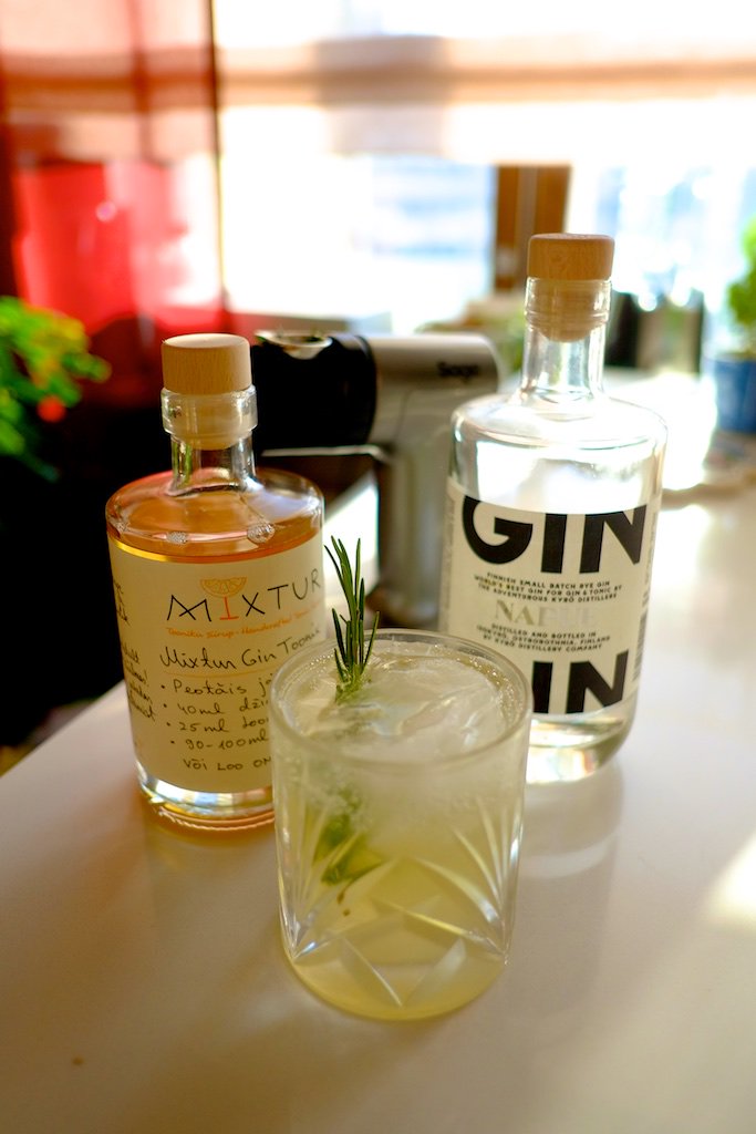 Samuheino's tweet photo. Back with the cocktails! Made an updated version from the Smoked Rosemary G&T using locally made #mixtur tonic syrup, @Kyrodistillery Gin, sparkling water and a smoke gun to add the rosemary smoke to the #cocktail. @How2Drink https://t.co/BkzWFENvdA