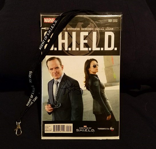 TheCGReporter's tweet image. Today is @TheCGReporter's FIFTH Birthday, which means it's time for a little #GIVEAWAY.

RT and FOLLOW us for a chance to win a SHIELD #1 comic (featuring @clarkgregg &amp;amp; @MingNa, and signed by @clarkgregg) &amp;amp; an #AgentsofSHIELD lanyard!

Entry Deadline: Monday, July 23 at noon (ET)