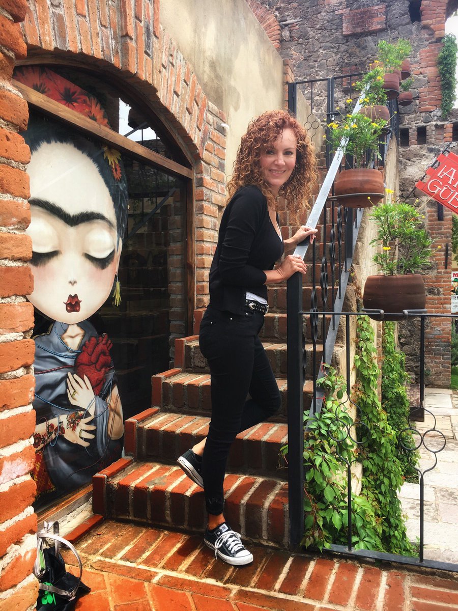 Susana_Lozano's tweet photo. Qué dice su sábado?
Besos gente!
🌺🌼🌸
#saturday #fridaandme #freshair #valquirico #saturdaymood #susanalozano https://t.co/BdYJQxR8BP