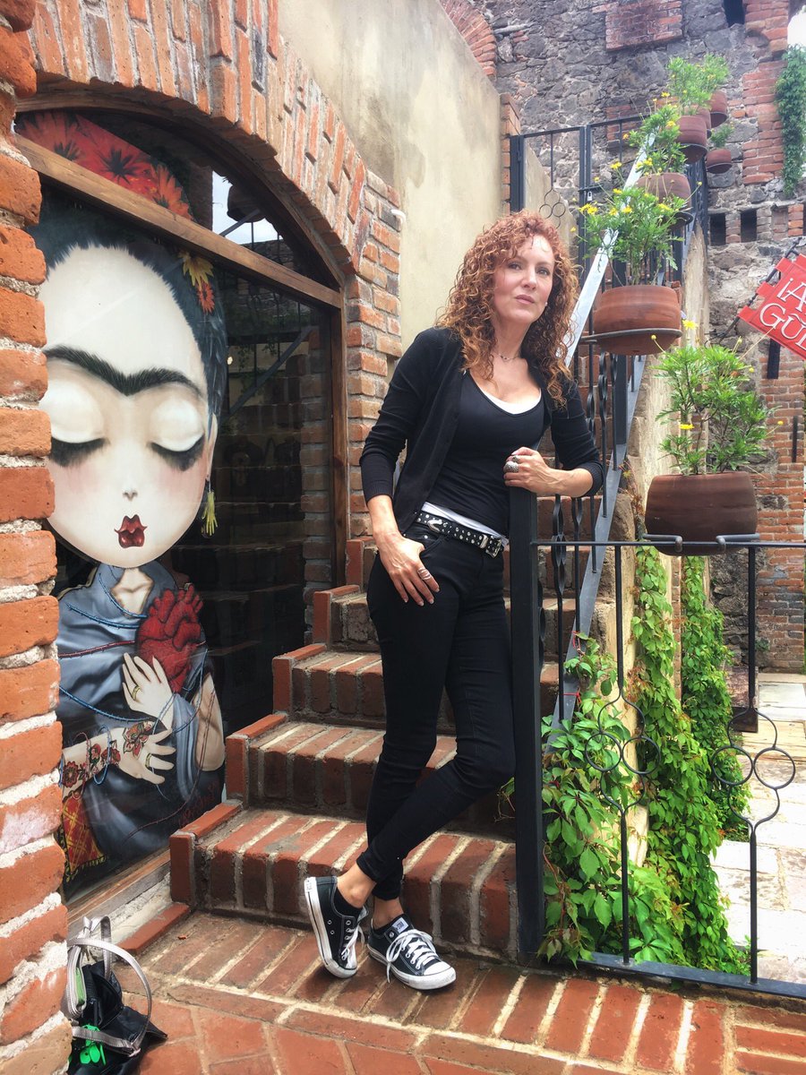Susana_Lozano's tweet photo. Qué dice su sábado?
Besos gente!
🌺🌼🌸
#saturday #fridaandme #freshair #valquirico #saturdaymood #susanalozano https://t.co/BdYJQxR8BP