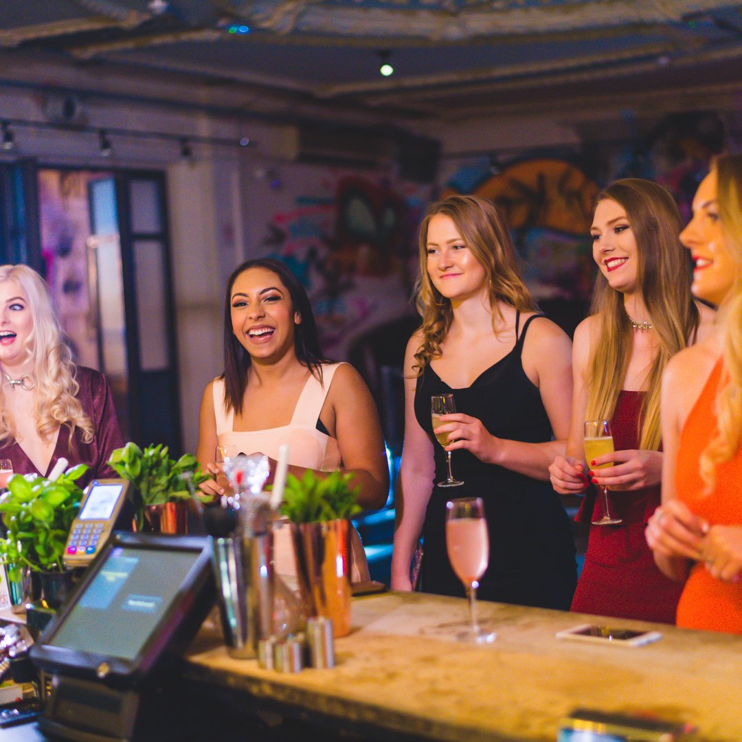 Who wants to try a cocktail masterclass with their pals? 🙋

🎟️ socsi.in/BBRyZ

🤙 Call 0114 299 7726 to book

#BBSheffield