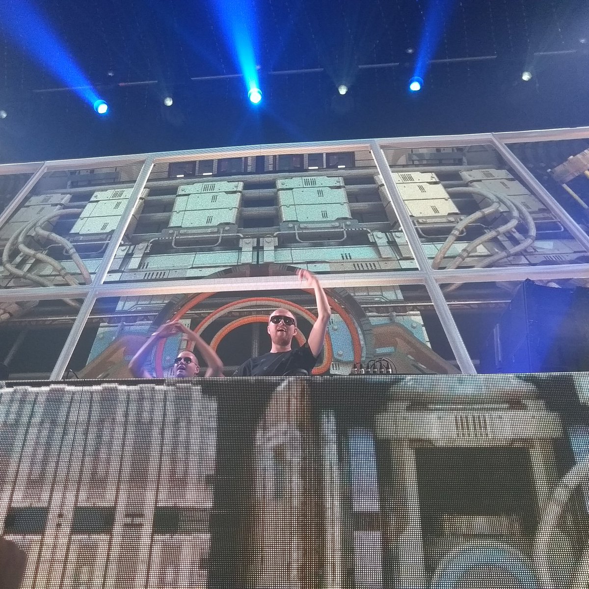funkyblackmonke's tweet photo. #datweekaz @datweekaz were insane!!!!! ❤️❤️ #tomorrowland @tomorrowland #tomorrowland2018 #qdancestage #Qdance https://t.co/OHBdwJCy3W