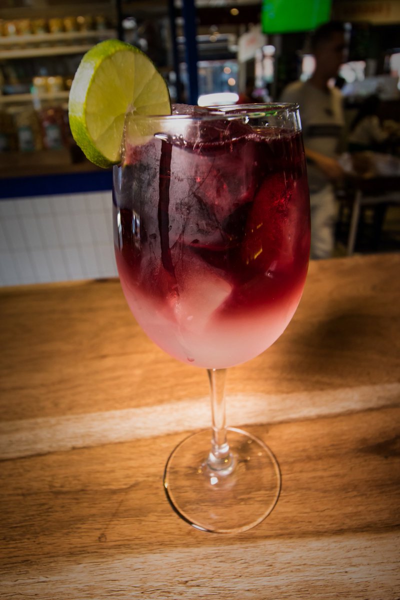 Para este calor, que te parece un refrescante Tinto de Verano? No dejes de probarlo! #tintodeverano #MesaNapoles #MesaParaTodos