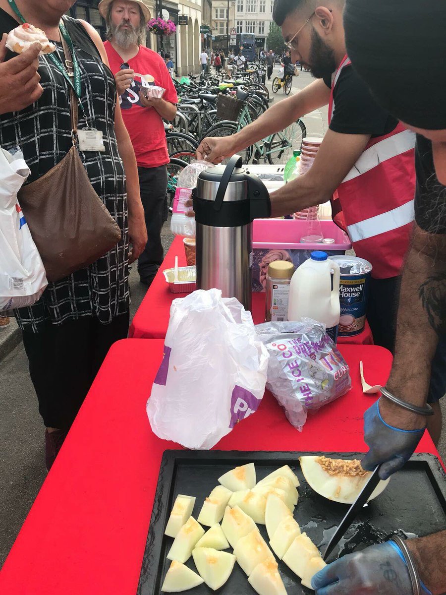 NishkamSWAT's tweet photo. NishkamSWAT outreach teams serving this week all over the UK and beyond. 
As the warm spell of weather continues, our teams are thinking out of the box to keep our homeless friends cool and hydrated.

We thank all our selfless volunteers for their tireless service 🙏🏽 #waheguru https://t.co/FzDKPObe07