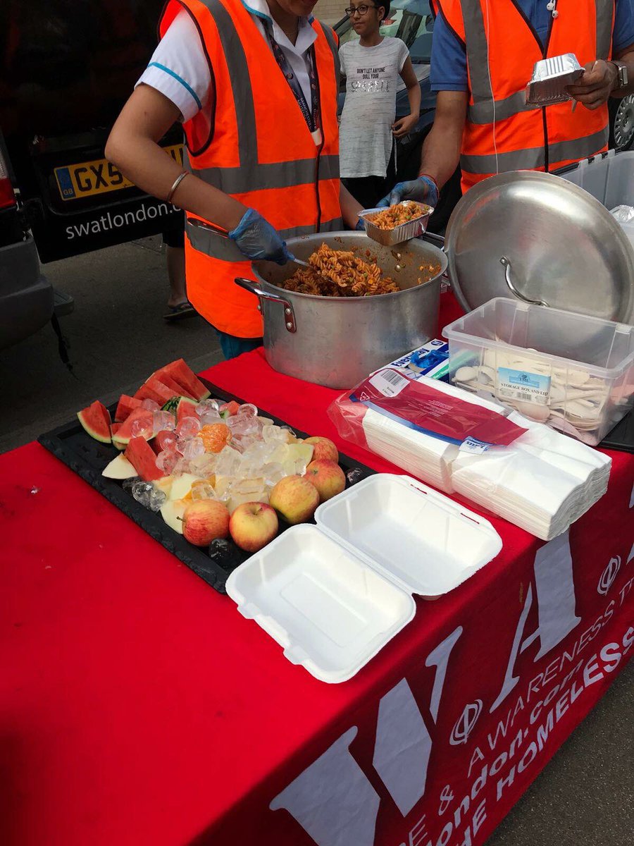NishkamSWAT's tweet photo. NishkamSWAT outreach teams serving this week all over the UK and beyond. 
As the warm spell of weather continues, our teams are thinking out of the box to keep our homeless friends cool and hydrated.

We thank all our selfless volunteers for their tireless service 🙏🏽 #waheguru https://t.co/FzDKPObe07
