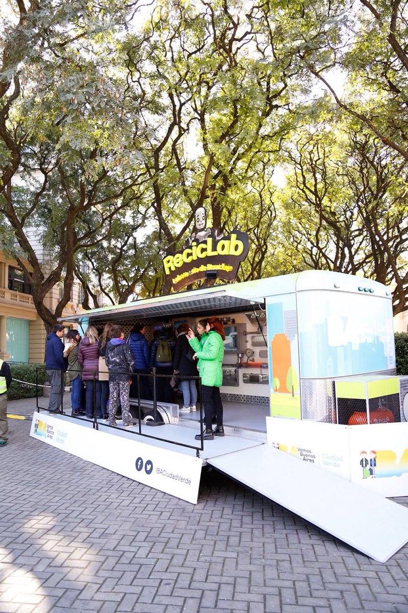 hipalermo's tweet photo. Estamos disfrutando de un día soleado de vacaciones de invierno💛☀️
•
⏰Hoy y mañana desde las 12hs
📍Hipodromo de Palermo
🎟Entrada Libre y Gratuita
#VacacionesenPalermo #EcoBici #Reciclab #fundacionbomberosargentina #FoodTrucks #vacacionesdeinvierno https://t.co/LfI2lTiE5b