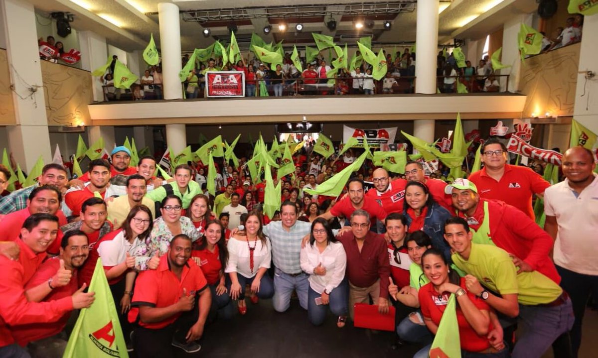marialevicuna's tweet photo. Acompañando siempre a las iniciativas de una juventud que cree en la política decente y que está convencida de tomar la posta para seguir avanzando en la construcción de un país distinto. ¡Todos juntos por la paz, la integración, la libertad y la democracia! https://t.co/LWF1SFaUb5