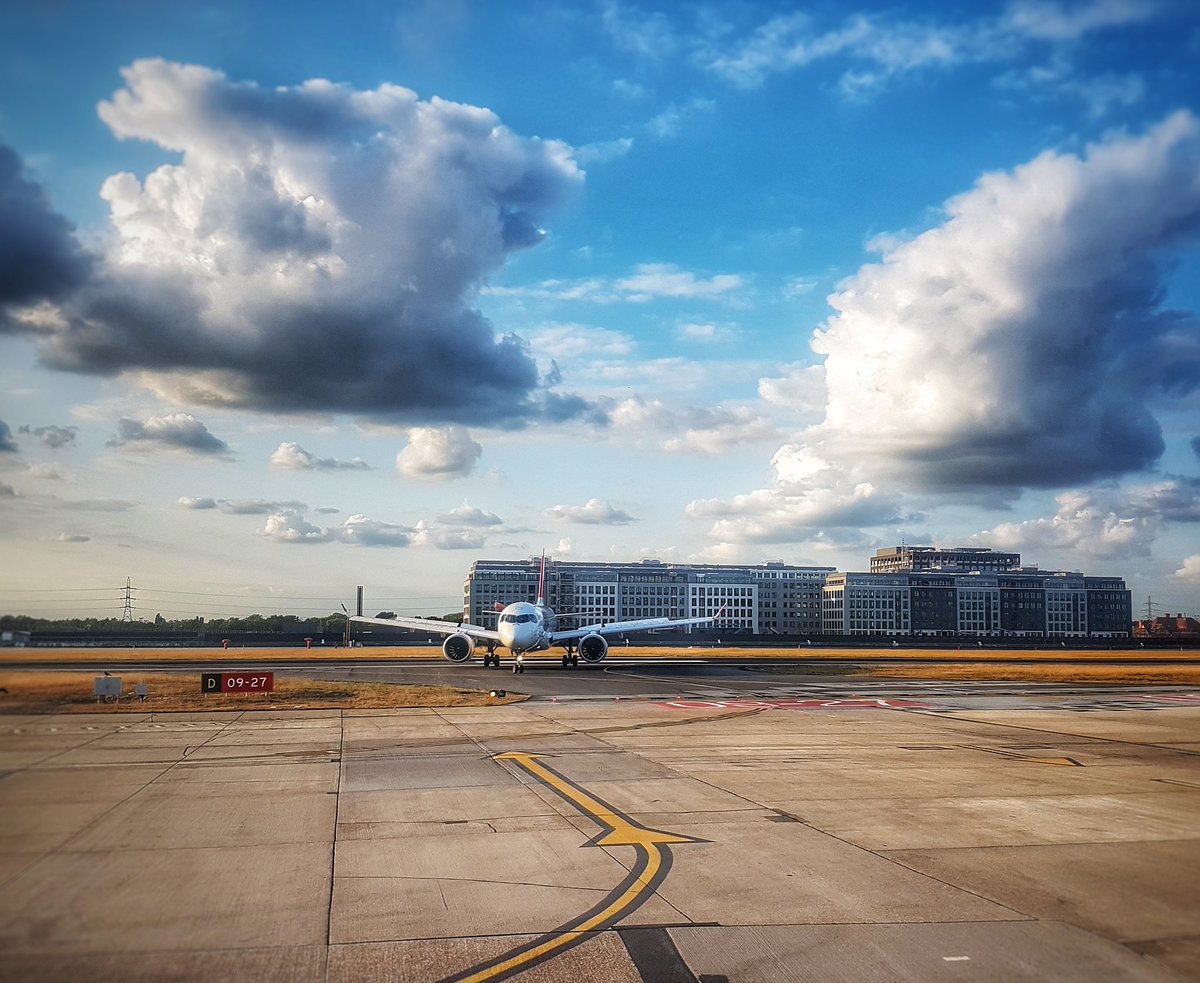 NorfolkFlyer100's tweet image. HB-JBB Bombardier BD-500 CSeries CS100 #Londoncityairport #planespotting #Bombadier #Swiss #LCY #Steepapproach #Pilotlife #Airlinelife #UFO #Alienlife #Unexplained #Flatearth #Elvis #conspiracy