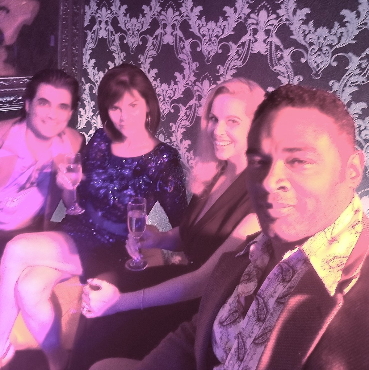 RomenLMcPherson's tweet photo. #scandalmademefamous #kimkardashian behind the scenes. #ojsimpson @romen.lmcpherson #nicolebrownsimpson @jennavonlish #krisjenner @roxannedascenzo #robertkardashian @demonicojoe @reelzchannel 7/21 8pm ct https://t.co/JCOmX37BXE
