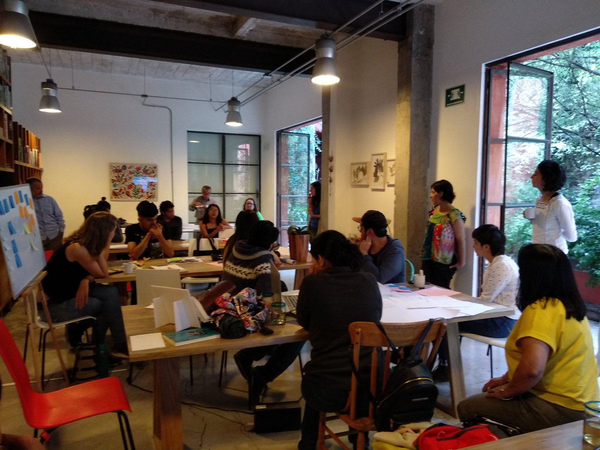 montsenunez's tweet photo. Seguimos en el viaje de prototipar una iniciativa ciudadana. Mucho corazón en esta jornada 😎 #Experimenta #Barrio #LabDeInnovación #Biografias #Diversidad #Biodigestor #OrganizacionVecinal https://t.co/F09M3Ho3tj