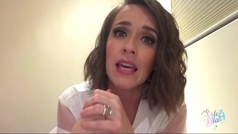 FCSoloEllas4's tweet photo. Quieren saber más acerca de @jimenachoco y escucharla cantar como #CelineDion
Ya el nuevo vídeo de @Ellas4Solo 
"50 cosas sobre ellas"PARTE 3 🌹🌷🌹🌷
⬇⬇⬇⬇
https://t.co/9TMiQOD0E6 https://t.co/46ax8R503x