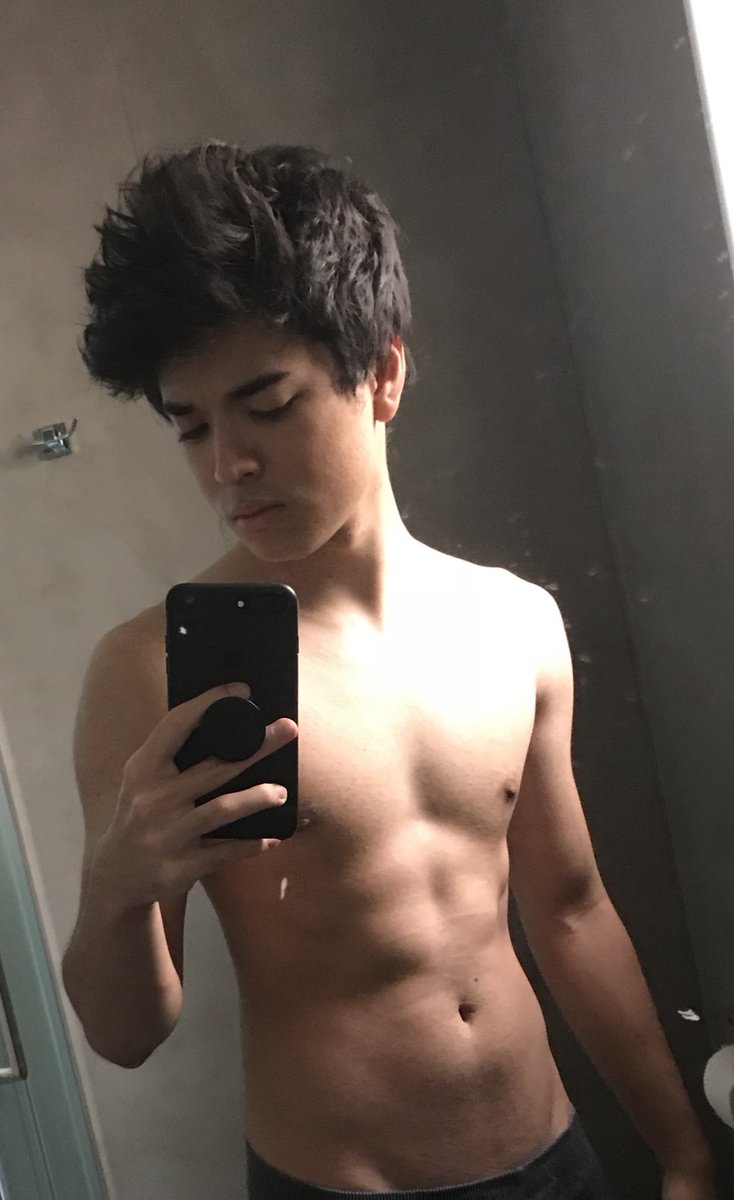 morimura's tweet photo. ihuuulll, Vou postando a evolução aqui procês! Pq sempre fui curioso pra ver como as outras pessoas evoluem na academia 🤣

0 meses -> 3,5 meses https://t.co/Nn0t9efobR