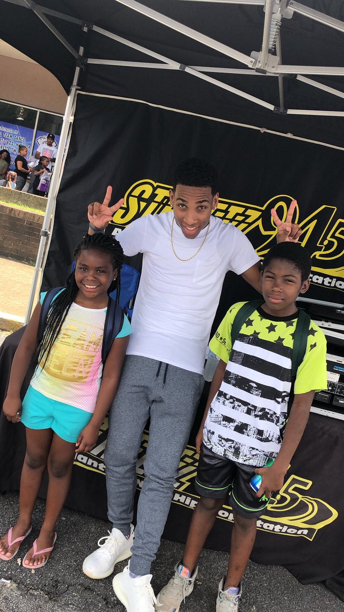 IAmFlyGuyDC's tweet photo. Today Back To School Event
Was One Word
AMAZING
The Love ❤️ I Get From This CITY
Can’t be Made Up
#FlyGuyDC❤️TheKids https://t.co/ByFkxhKpgJ
