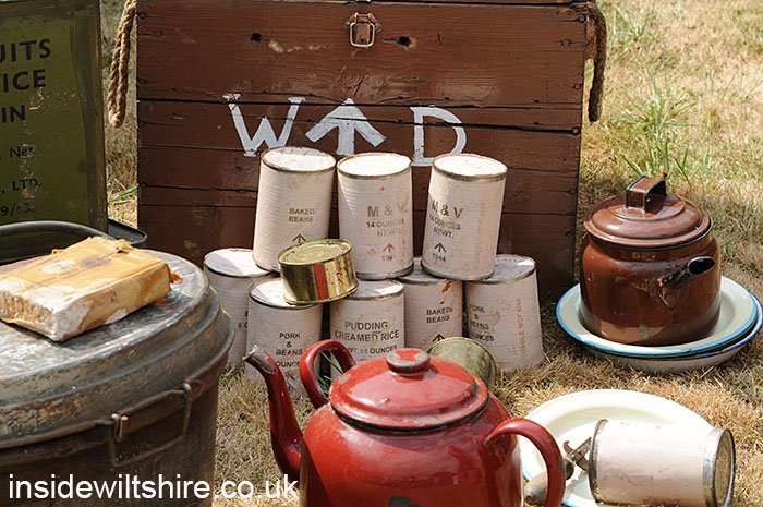 InsideWiltshire's tweet image. Lots of #archaeology fun this weekend at @SalisburyMuseum including a new #PhilHarding dig. Gallery: bit.ly/2zUJFb4 #FestivalofArchaeology #Salisbury