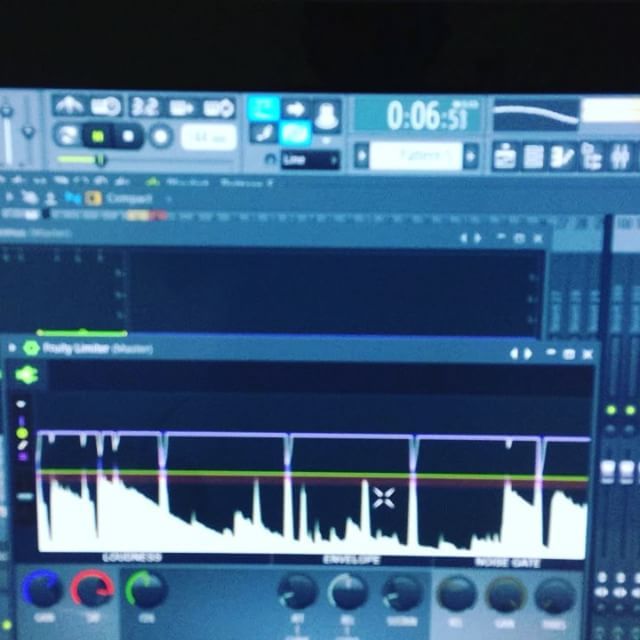 WeAreAudiophile's tweet photo. Trying to get something #new going. “Hood Bounce” by @lthegenius #AMG #beats #beat #music #tunes #radio #hit #vibes #goodvibes #frequency #producer #hiphop #art https://t.co/AiT6QJKqLR https://t.co/qdhOO9yE5A