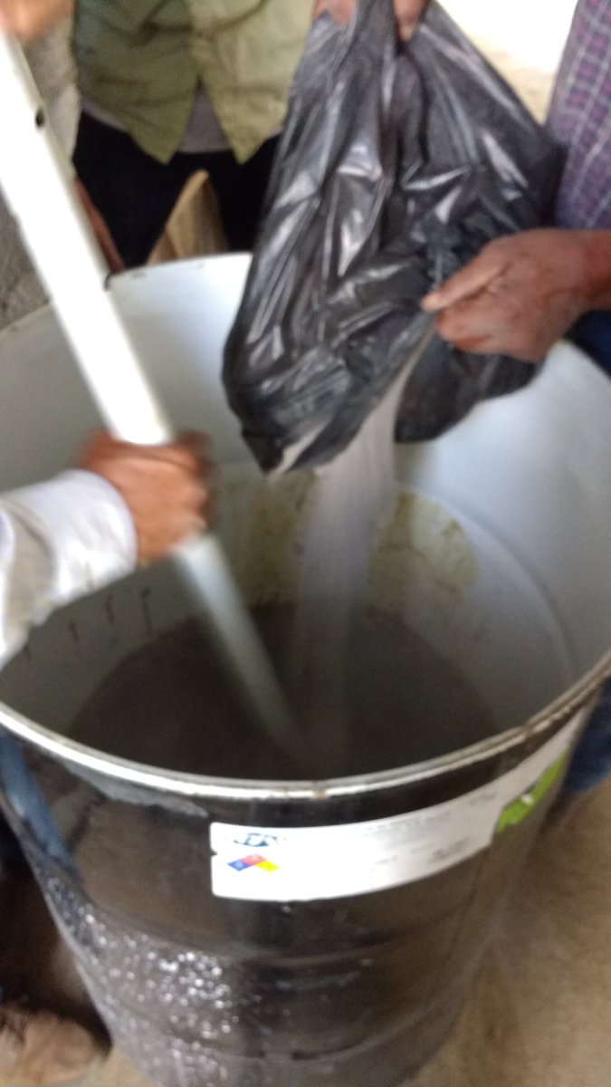 Salder8's tweet photo. Hoy #PROAGROCapacita elaboración de un biofermetado con los productores de la comunidad de Santa Maria Tianguiztenco. Huejotzingo, Puebla @ACCIMMYT
@SAGARPA_mx
@bramaccimmyt @fabriciogar63  @JorgeZertuche_ @tcasaya https://t.co/w5LXvOwYAb