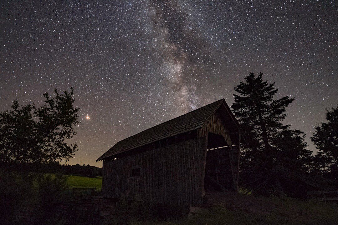 DanSpace77's tweet photo. Shooting this past Wednesday night in #CabotVT. Sky was a little bright as the 50% illuminated moon had just set but still worked out alright. https://t.co/5wIVm8UyO6
