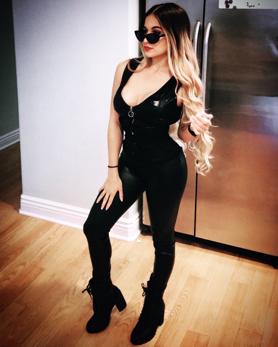 strangeserial's tweet image. Am I channeling Matrix or Underworld (Selene) ?