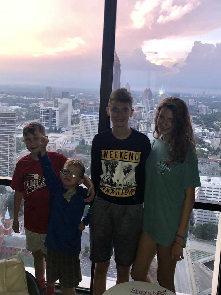 jackieadouglas's tweet photo. These little motivational speakers are ballin on the top floor. Thank you @ktranda8 and #PHM18! We are so excited to share our journey of why pediatricians are the reason they are thriving tomorrow morning! https://t.co/qVXBPCVMfO