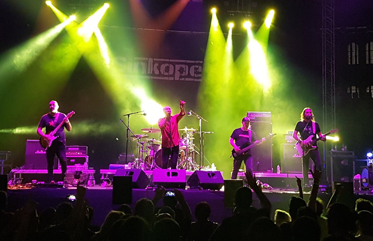 <a href="/sinkopegrupo/">Sínkope</a> nunca nos defrauda y en el <a href="/Acopderockfest/">A Cop de Rock Fest</a> #Tarragona lo da todo otra vez!
#EstaSucediendo #EsSoloRocanrolPeroNosEncanta