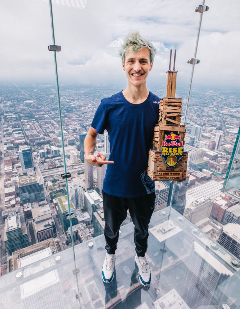 200 fortnite players in a battle royale tournament on the 99th floor of chicago s willis tower that will last until morning pic twitter com 5ugqdmzcs9 - bull fortnite