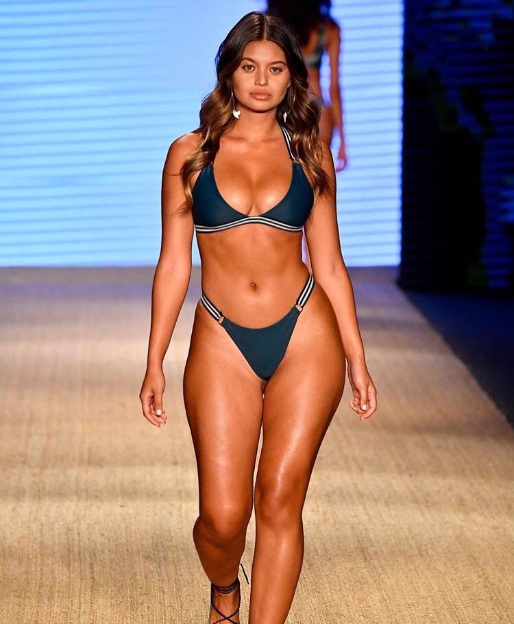 PoparattiMag's tweet photo. Some of our favorite looks from #MiamiSwimWeek2018 🔥 https://t.co/pQwn8ApqbK