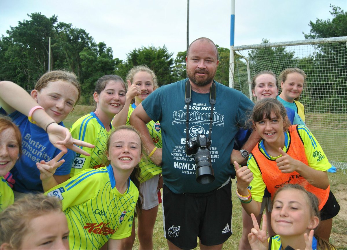 CulCampBantry's tweet photo. Great week @bantryblues Cul Camp with #givingback by older heroβs #Canty present heroβs @RuairiDeane brilliant moms #bbqMasters volunteers @PhotosWsj & many more #GreatClub #ThanksToAll #developingFutureStars https://t.co/2mYhUdKlxY