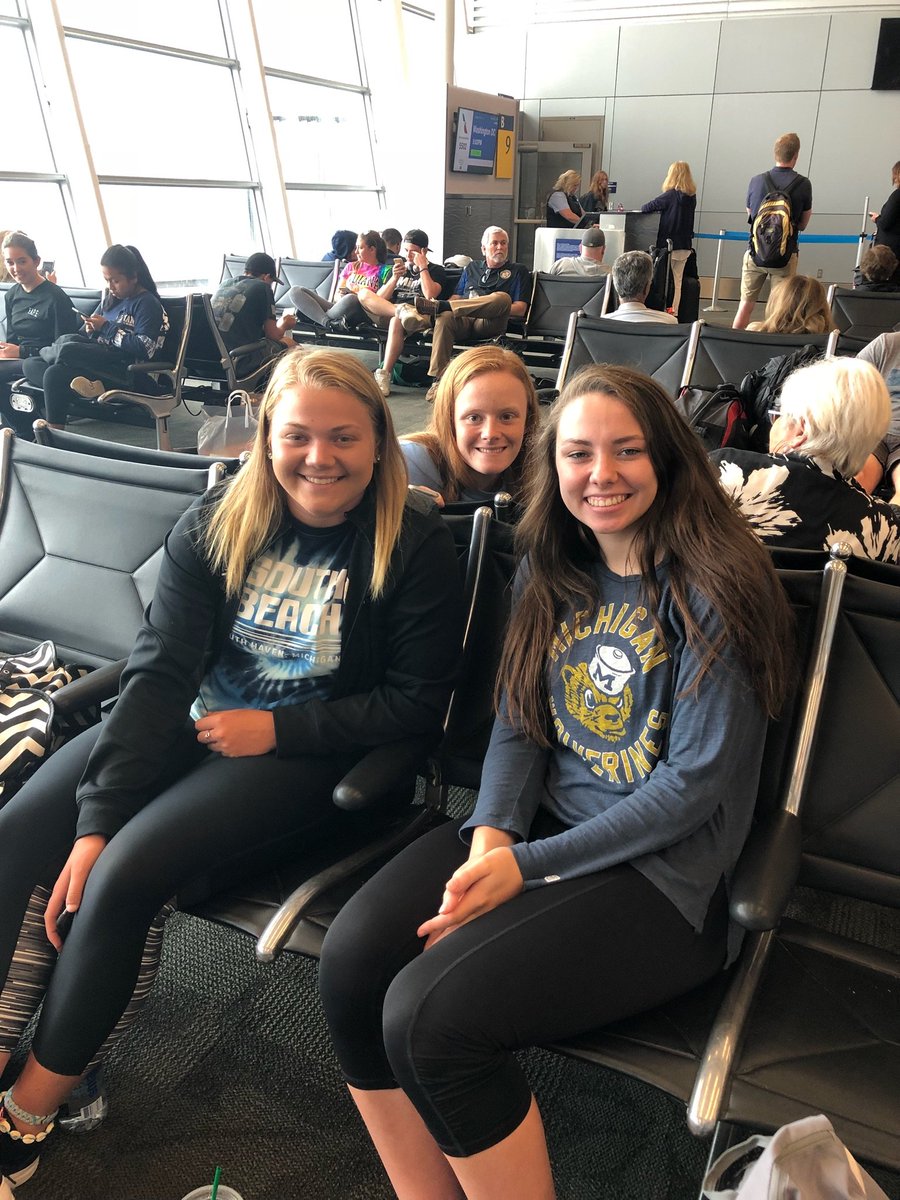 @IndyMagic gals @alllllllie_31 @hannah_farrell8 @maddi_sears getting ready to board 
#DCBound