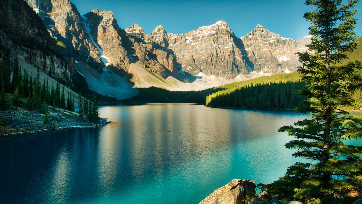 lux_arc's tweet photo. When thinking about Adventure Luxury this is one of our ideas. For those that want to get back to the great outdoors and to enjoy some peace and quiet, what more could you want than sat on Moraine Lake, encompassed by the Canadian Rockies. #LuxuryTravel #travel #Canada https://t.co/XyfVw3UBwE