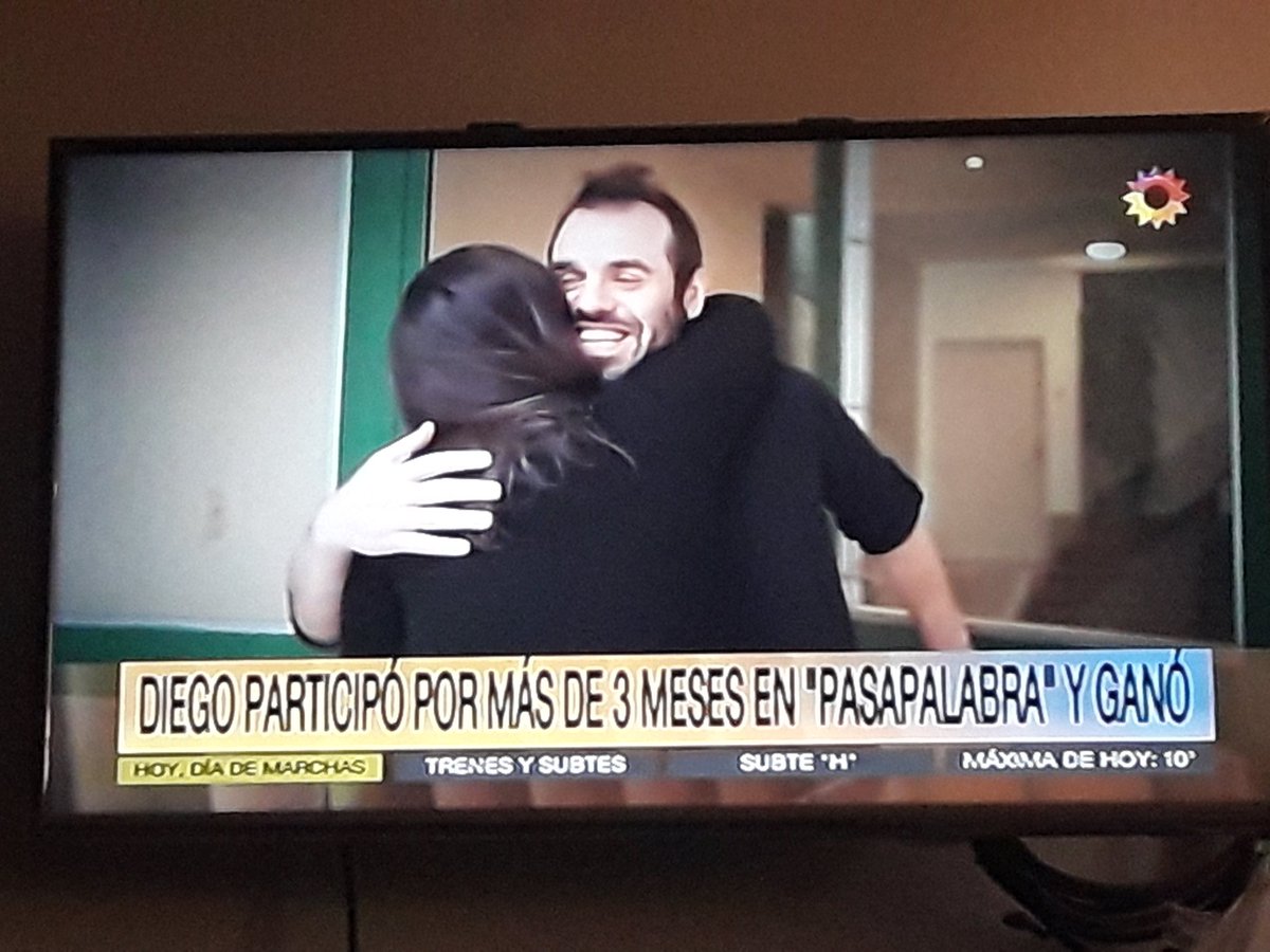 maremis's tweet photo. @diegoaira1975 desde las 8 estuve esperando para verte ... ni mis perritos me distrajeron 😂 !!! https://t.co/4WEG4PuoFg