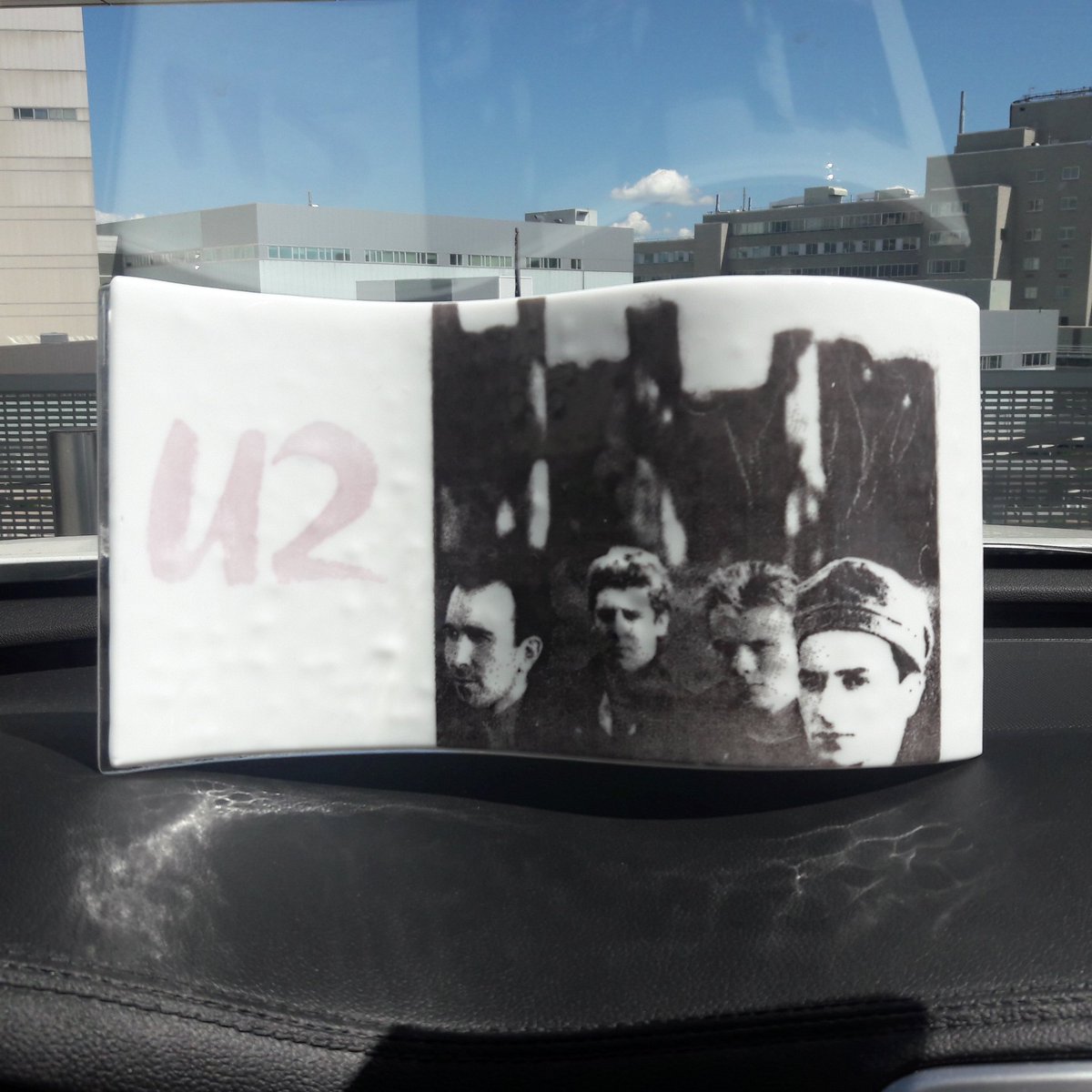 rob_leingang's tweet photo. Join me LIVE in 30 minutes for a brief show kicking off an auction to support teen suicide prevention. Please share with your followers. More details in the #PERISCOPE @U2 #U2fam
#U2forU #U2community #U2eiTour #RaymondMcGavin #ConnerStrongFoundation ❤ https://t.co/e8XCjUKM6y
