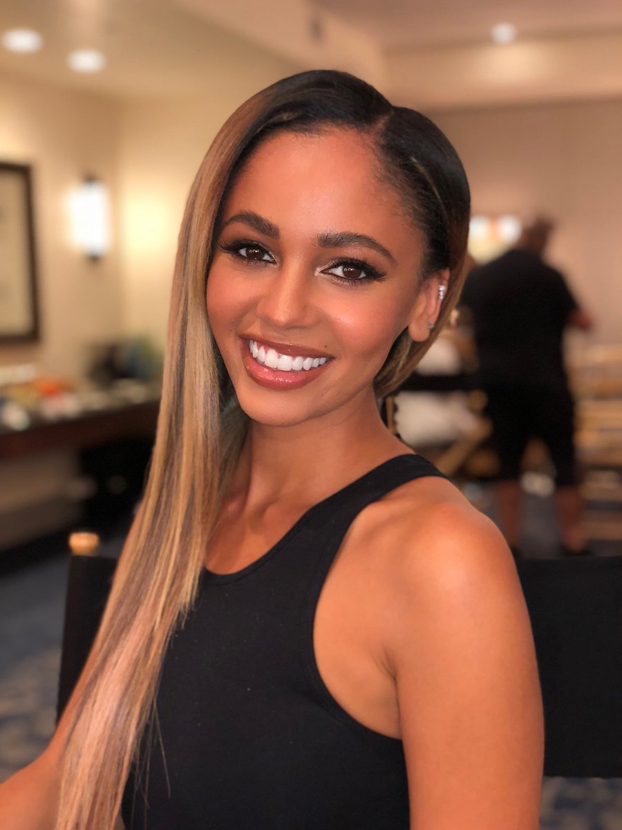 VanessaMorgan's tweet photo. Comic Con 2018💄 https://t.co/v6ckAZo1U3