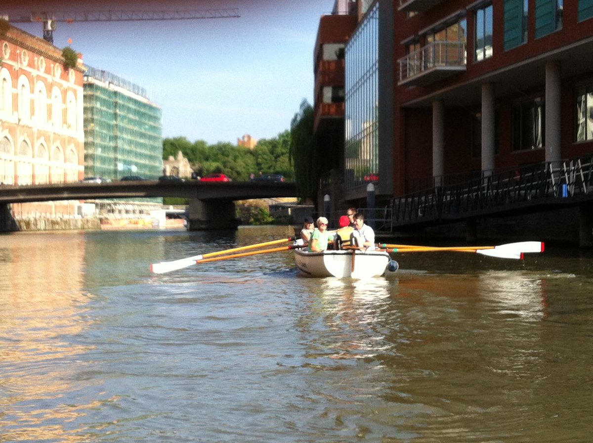 BCSRnewsfeed's tweet photo. commence au festival #SaturdayMorning #harbourfestival #rowingkeepsyougoing #tallship https://t.co/fnJuZnICaw