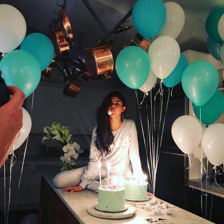 SelenaSourceFR's tweet photo. Happy birthday @selenagomez we are so proud of you and we are so thankful for everything you do to us. You are one the strongest person ever. Thank you, we love you. Enjoy this special day beautiful💜✨ https://t.co/jyjO0MmKy8