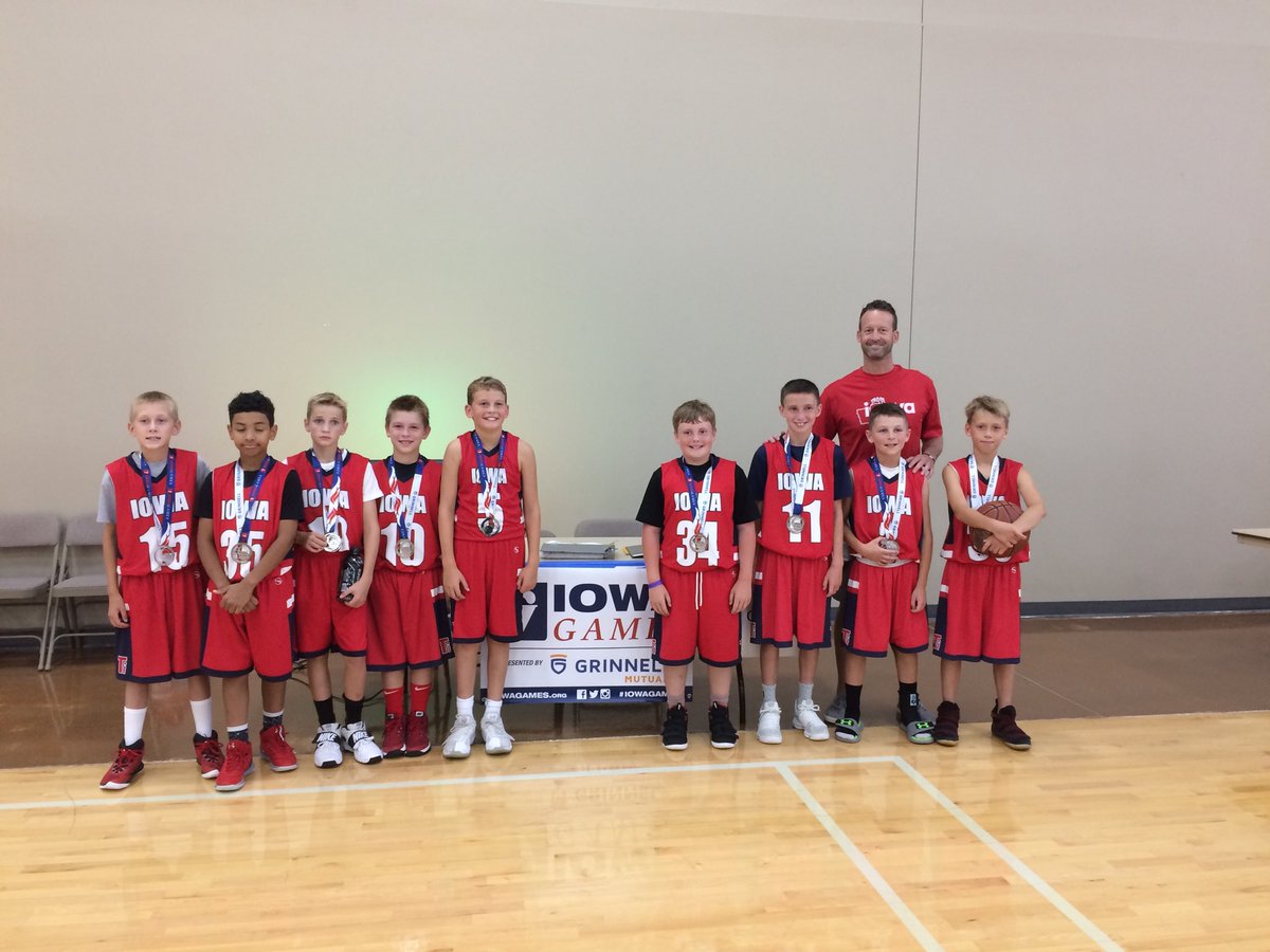 RLOien's tweet photo. Congratulations Team Iowa 4th grade blue and ⁦@BriggsOien⁩ for their silver medal win at the Iowa Games! https://t.co/UisrjTpLz5