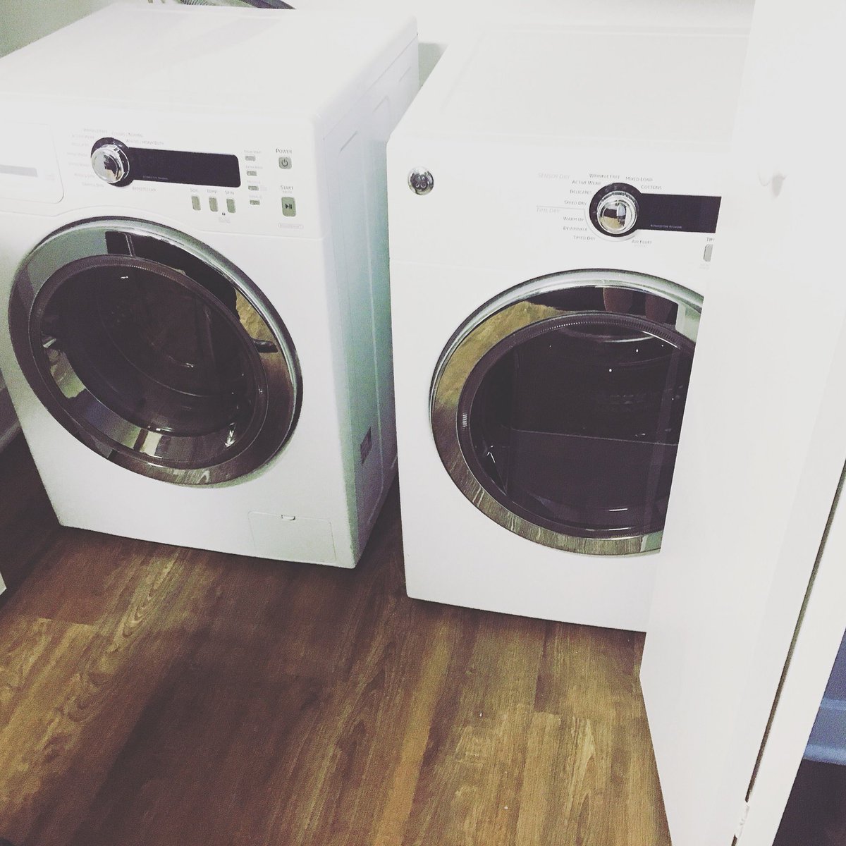 CampusCircleApt's tweet image. Do laundry without leaving your apartment! #laundry #inunitlaundry #apartments #uiuc