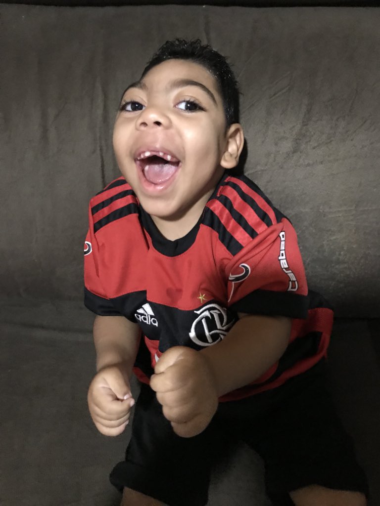 Ketlen062's tweet photo. Pronto para torcer pro mengão, com um sorriso desse o Flamengo já é campeão🖤❤️
#SegueOLider https://t.co/0klDEh33ZG