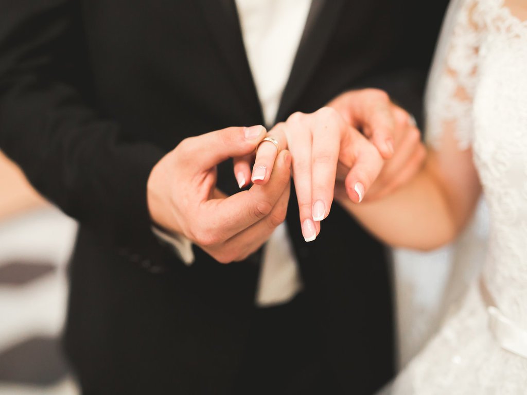 foodandwine : This is the most popular wedding gift in America: trib.al/Ny2x5M0  (via Twitter x.com/foodandwine/st…)