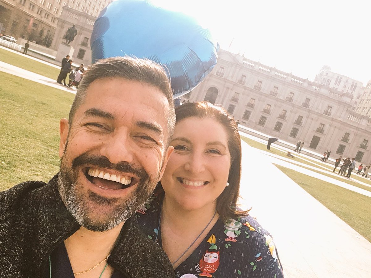 _paulizu's tweet photo. Tremendo #Azulazo en Defensa de la Profesión. Gestión del Cuidado es Derecho Ganado. Como siempre con mi compañero en todas
#enfermeriaentodoelciclovital
#YoTeCuido https://t.co/TdYbAjVHXu