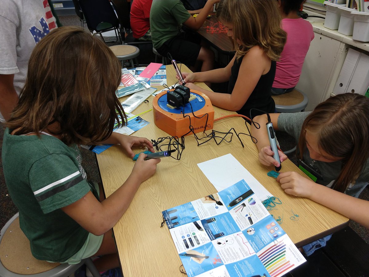 determan_k's tweet image. #WSDsummerSTEAM was a blast! Friday saw campers demonstrate and showcase their week of fun. #maketolearn #edtech #STEAMedu #STEMeducation