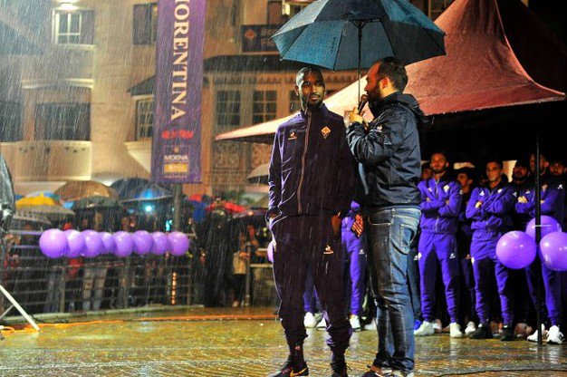 Fiorentinaaraby's tweet photo. كريستيان نورجارد: أنا سعيد للغاية أن أكون هنا أخيرًا.
جيرسون: أنا سعيد جدًا لوجودي هنا ، أريد أن أشكركم جميعًا مشجعي فيورنتينا.. فورزا فيولا.. وحظ سعيد لنا.
#Fiorentina ⚜️
#Moena2018 🏔️ https://t.co/dwKUYpvVMS