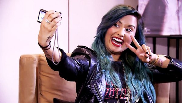 mutiraolovatic's tweet photo. Meta|| Seiscentas respostas em até ONZE minutos? Conseguem?!! sz

#MTVHottest Demi Lovato https://t.co/M4986JaTGe