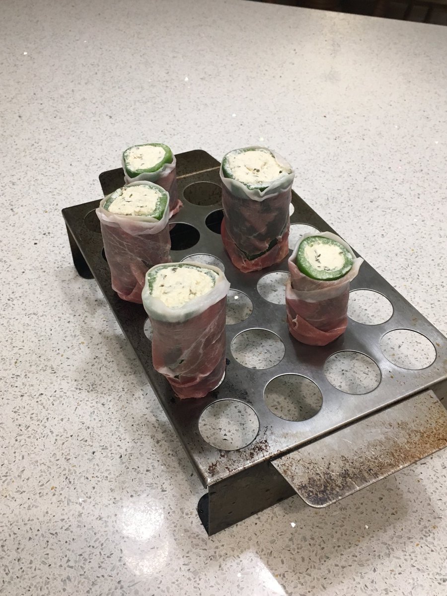 ToBeLike's tweet image. Stuffed jalapeños for my lovely wife @Quitesimplyme. And I didn’t even do anything wrong...I don’t think!