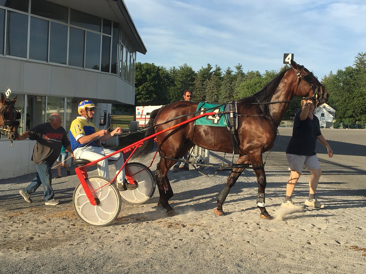 SaratogaCasino's tweet photo. Heading out for tonight first race! #SaratogaHarness #HarnessRacing #Gerrity https://t.co/s86d8GGWsn