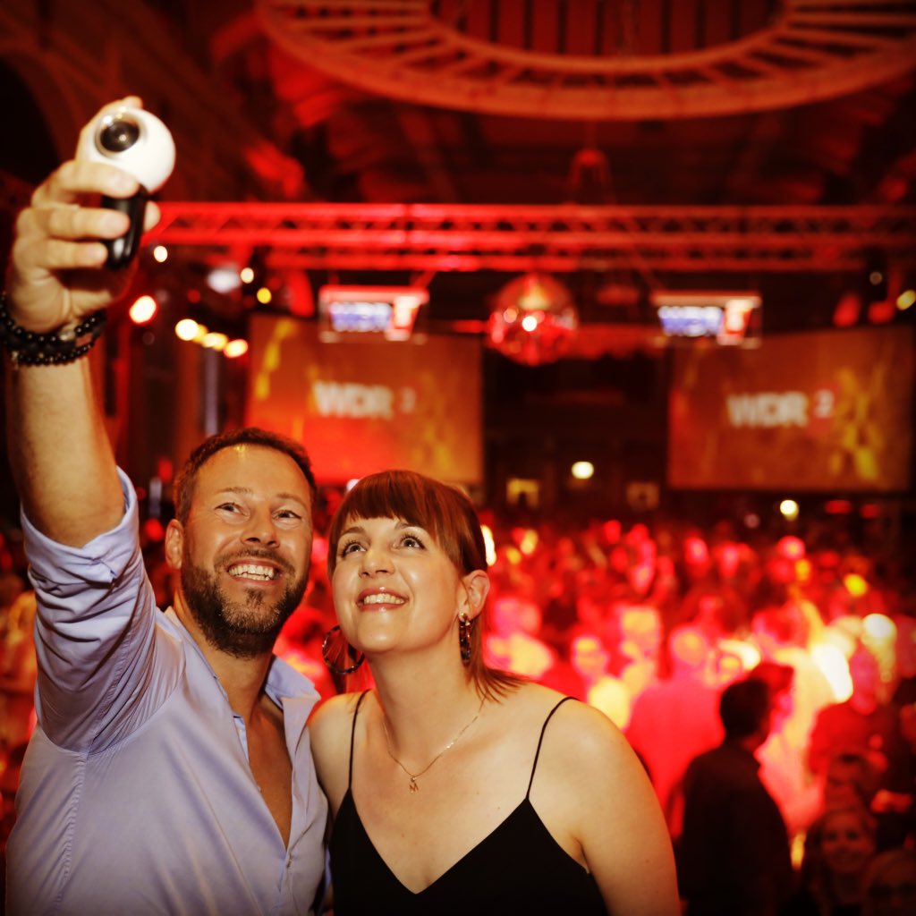 Mit <a href="/MarlisSchaum/">Marlis Schaum</a>. So ein cooler Abend! Danke Lüdenscheid für diese tolle @WDR2  #Hausparty 🕺🏻🍾🍹