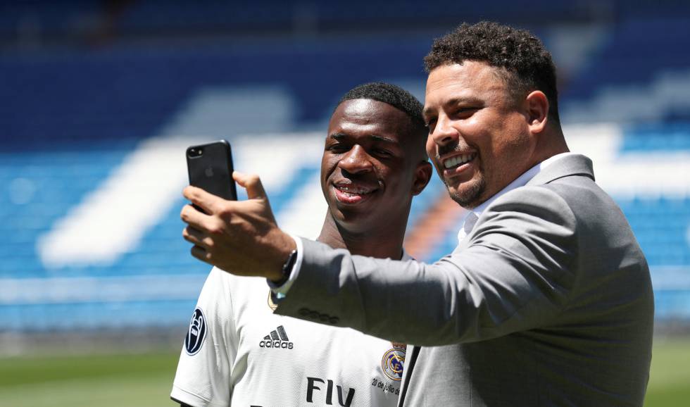 CR9Licores's tweet photo. La nueva promesa del fútbol brasileño fue presentado en Real Madrid: https://t.co/qDCSFLHlF0 #CR9Cafe #RealMadrid #ViniciusJr #Futbol https://t.co/WCzU6fMEq4