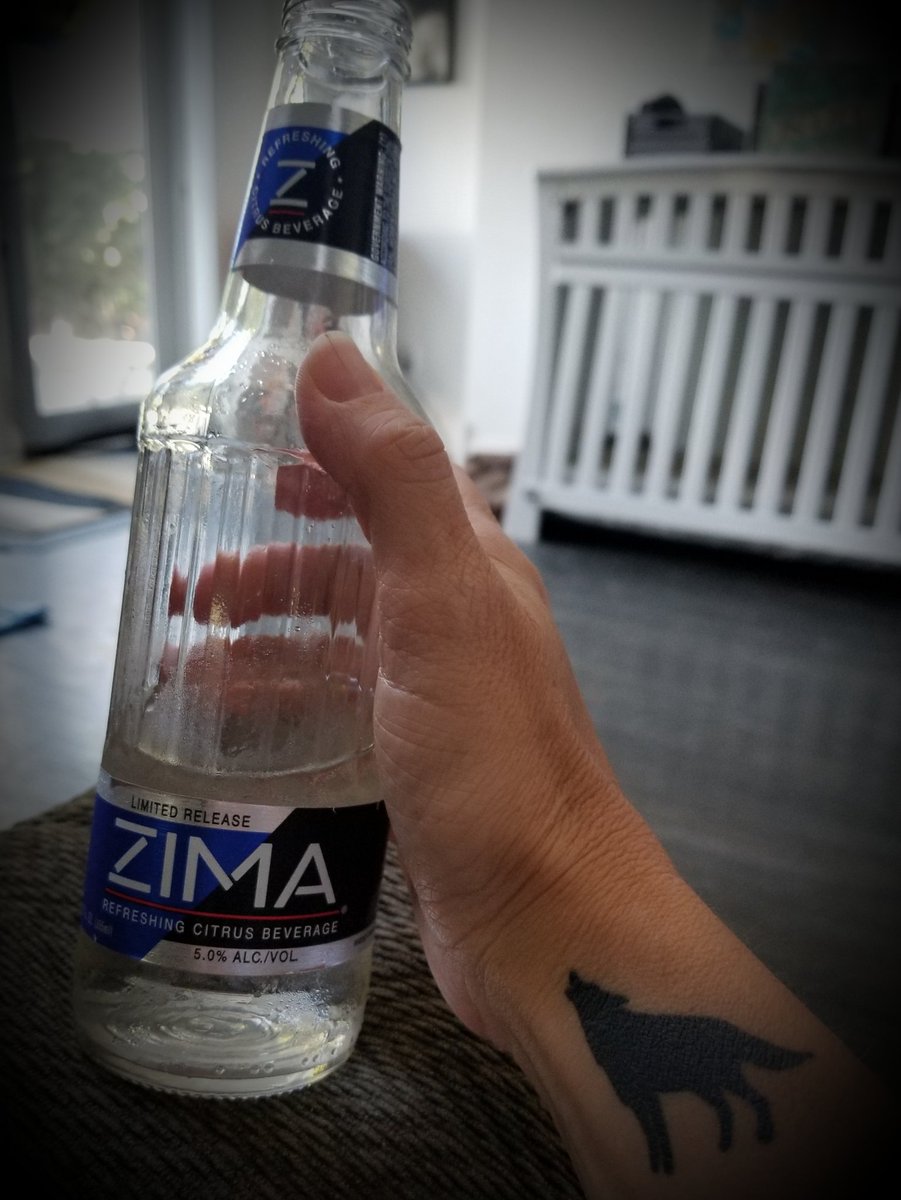 ArAyOh32's tweet photo. It's like my tattoo is howling at my Zima 😉
#Zima
#ZomethingDifferent
#ZimaAddict
#ZoGoodOnHotDayz
#ZimaPermanent https://t.co/qcUiAIroNO